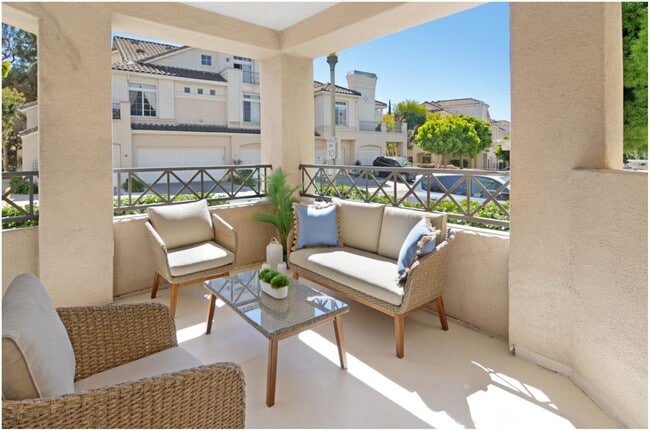 Building Photo - Fully Furnished Short Term Ocean Close Rental