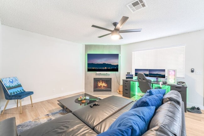 Building Photo - Modern Condo Living in Summerlin!
