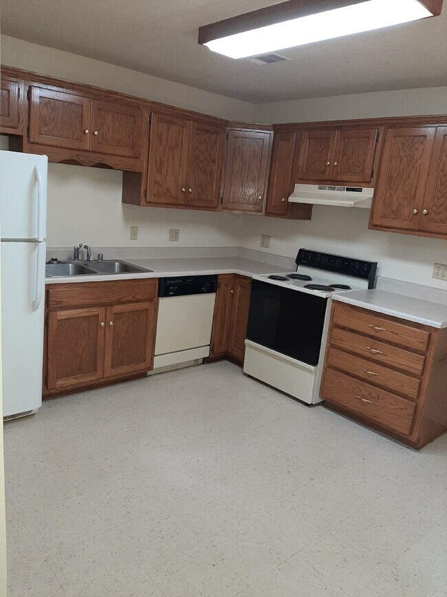 Building Photo - "Charming 2-Bed, 2-Bath Retreat at Butler's Oak – Spacious 924 Sq Ft Living in Jonesboro!"