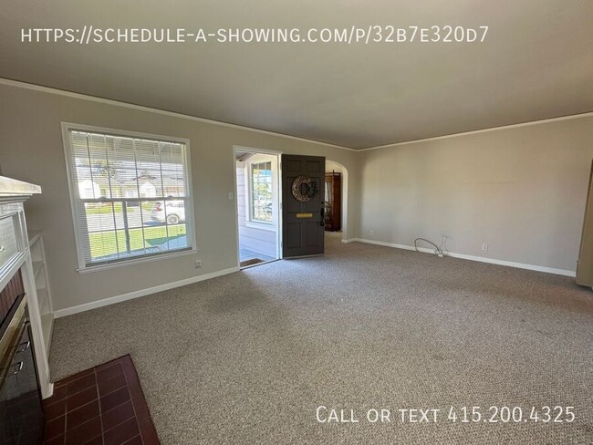 Building Photo - Spacious Two Bedroom Home In North Salinas