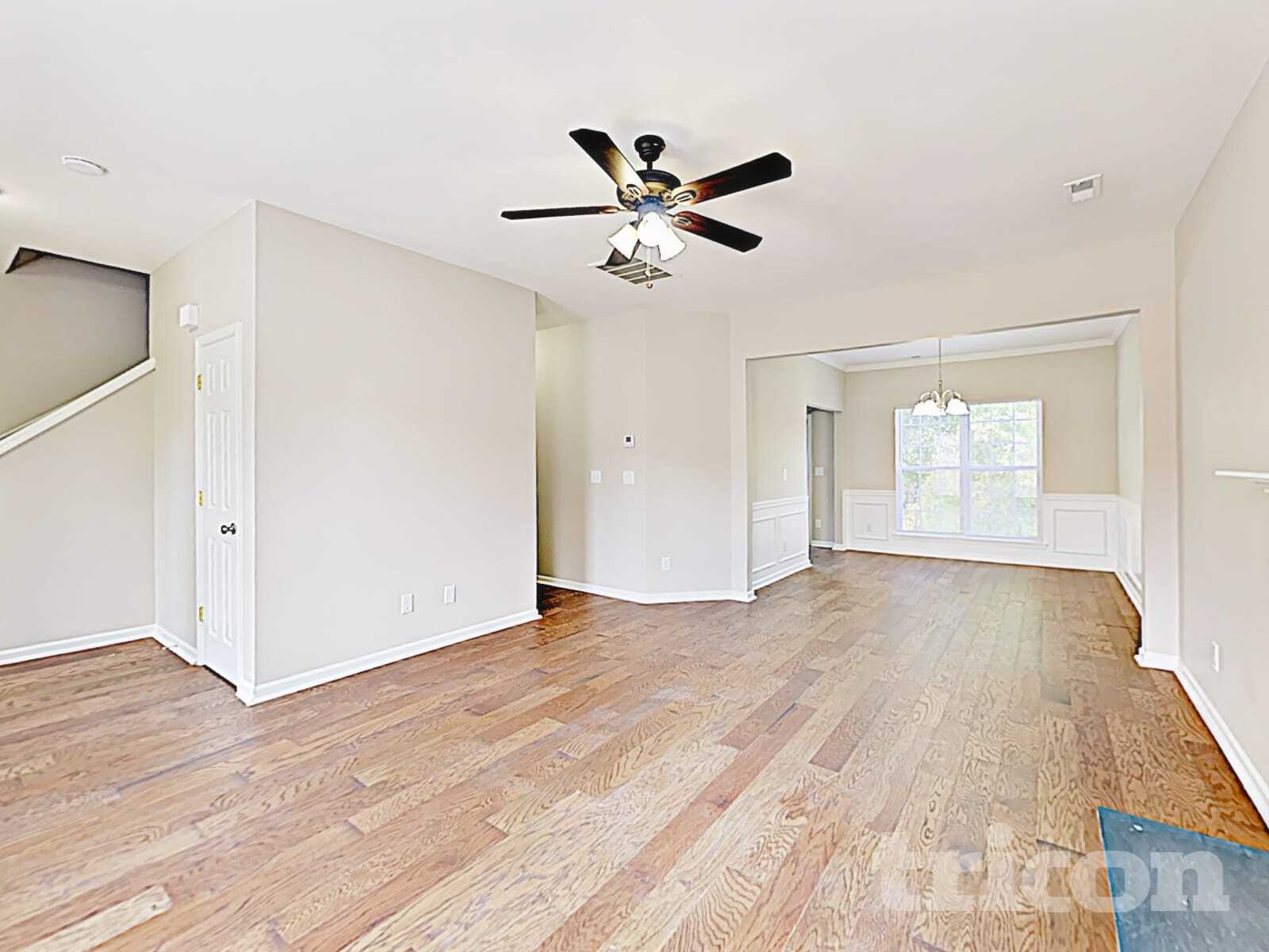 Building Photo - 8716 Rozumny Dr