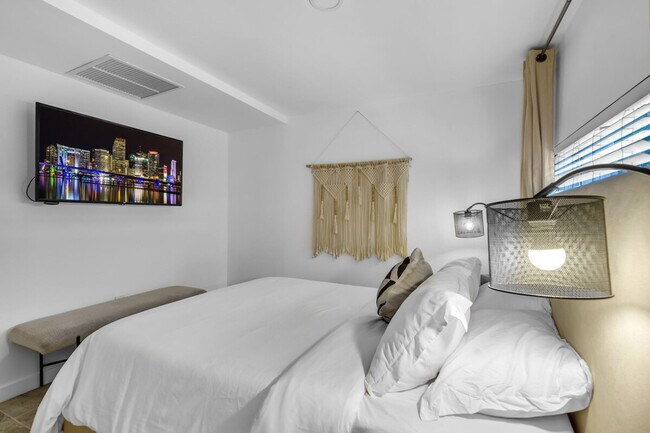 Building Photo - 5837 SW 32nd St