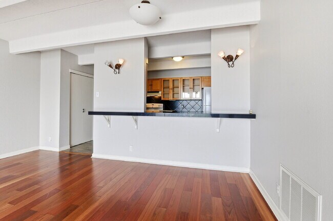 Building Photo - $2,240.95 - 2 Bed, 2 Bath Condo in Denver with Central AC!