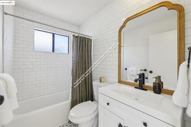 Building Photo - 3360 Arizona St