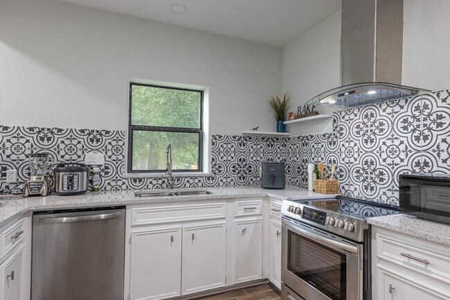 Building Photo - 13321 Lake Breeze Ln