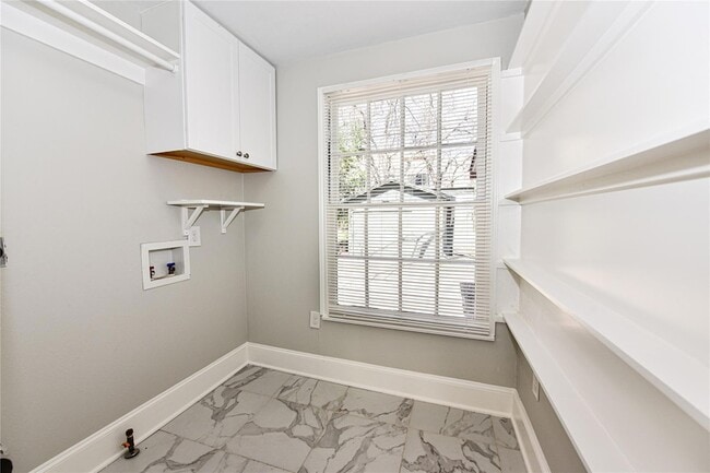 Building Photo - 410 Kenniston Dr