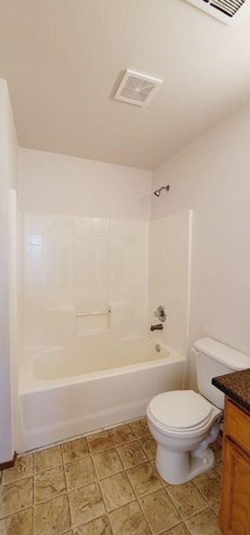 Building Photo - Newly Updated Townhouse in Tacoma! $500.00...