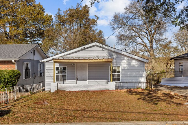 Primary Photo - Beautifully Renovated 4 Bedroom 2 Bath Hom...