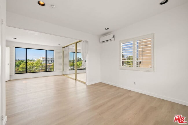 Building Photo - 1225 S Longwood Ave