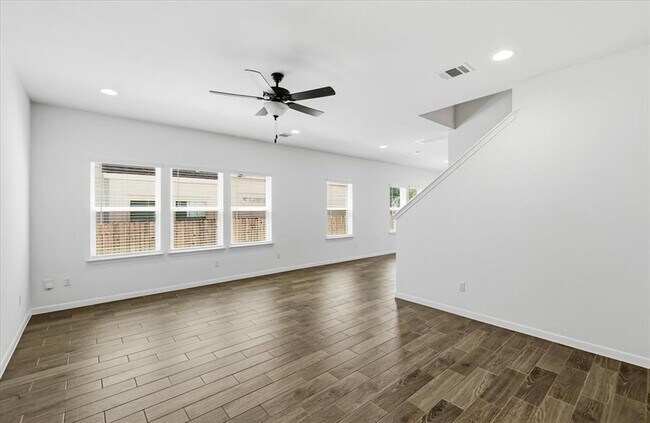 Building Photo - 6407 Principale Dr