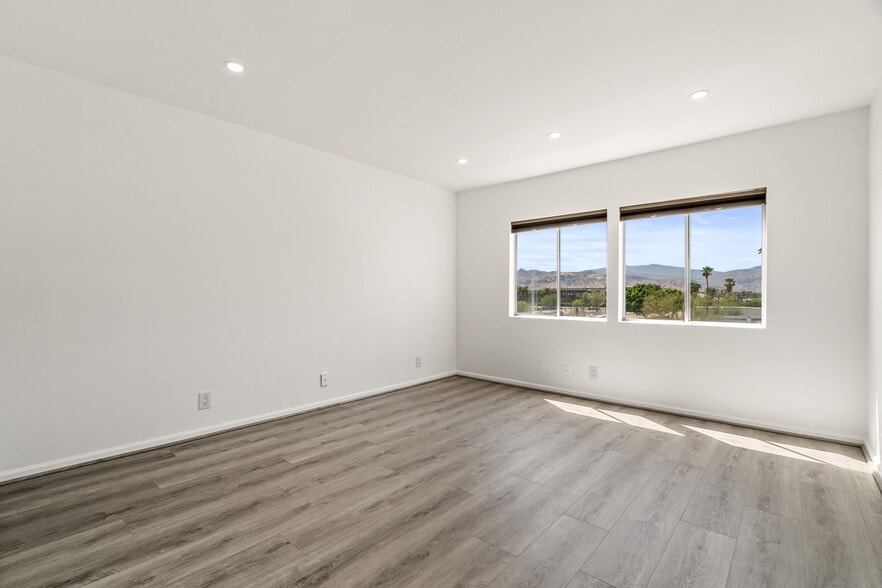 Building Photo - 277 E Alejo Rd