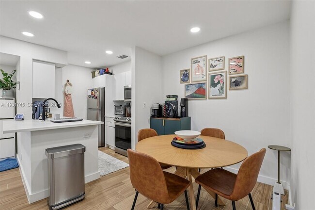 Building Photo - 2926 S University Dr