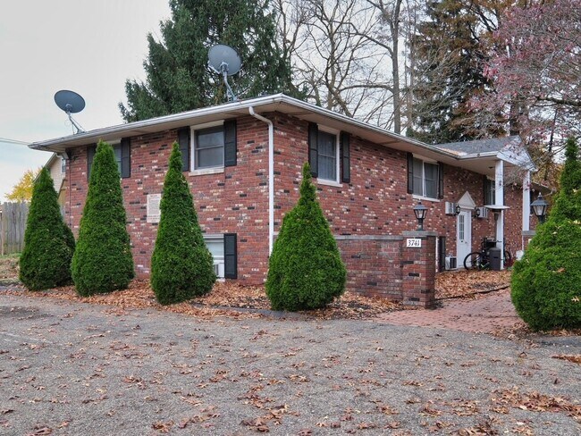 Primary Photo - 3741 Woodford Ave NW