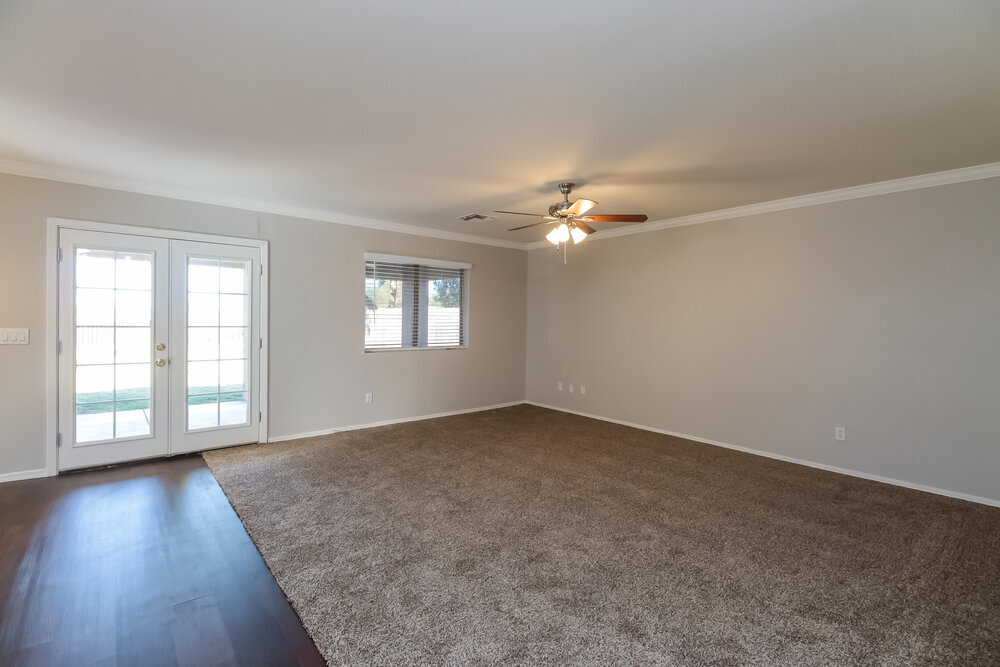 Building Photo - 452 S Sabrina