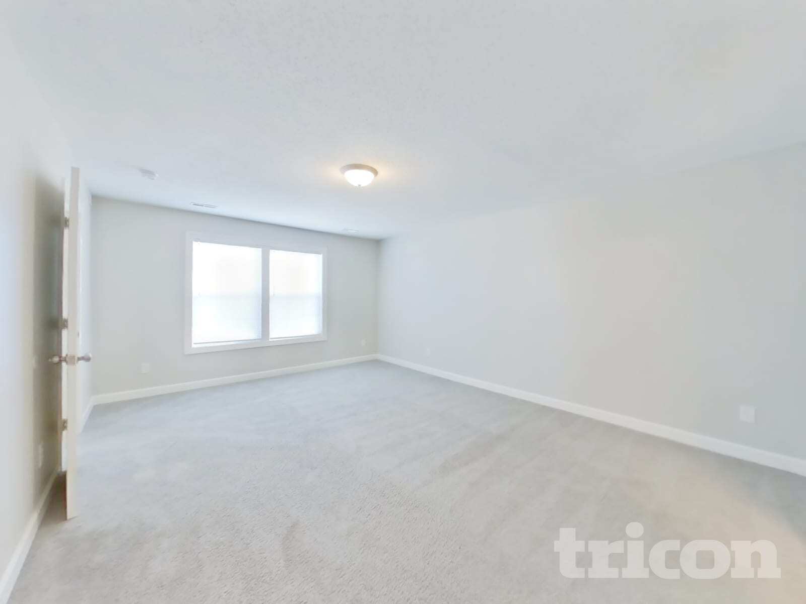 Building Photo - 2990 Parkview Dr