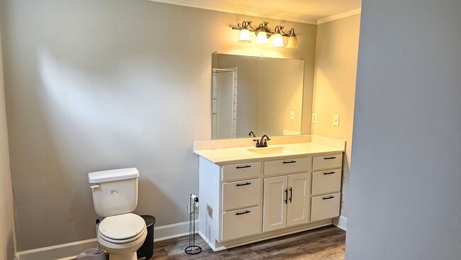Building Photo - 1+Acre in the country! 2 bed/1.5 Bth- NO C...