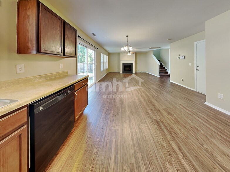 Building Photo - 503 Ravenstone Ln