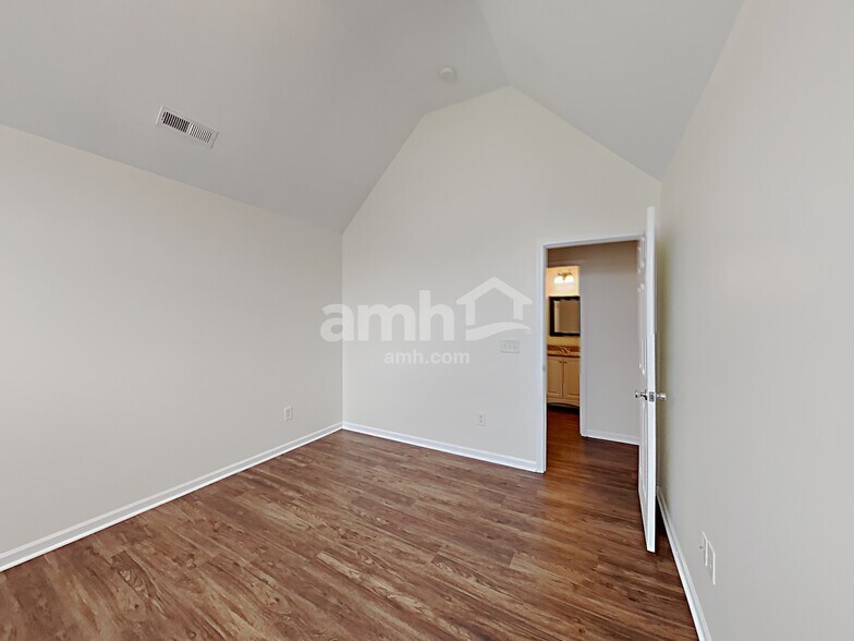 Building Photo - 3103 Hendricks Chapel Ln