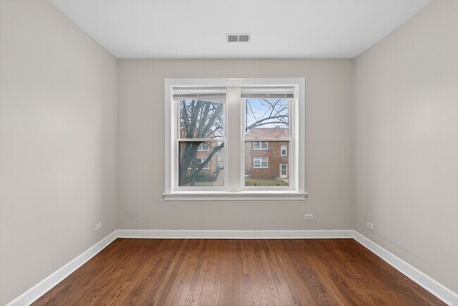 Building Photo - 9100 Lamon Ave