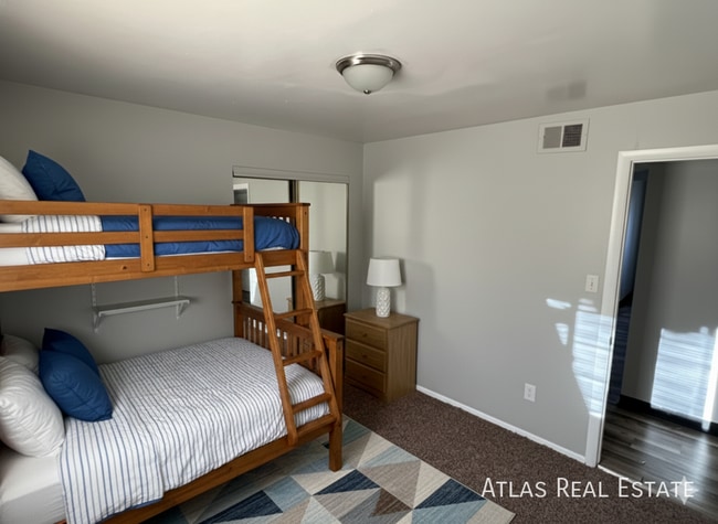 Building Photo - 2707 N Chestnut St