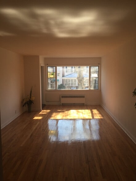 Building Photo - 205-276 76th St