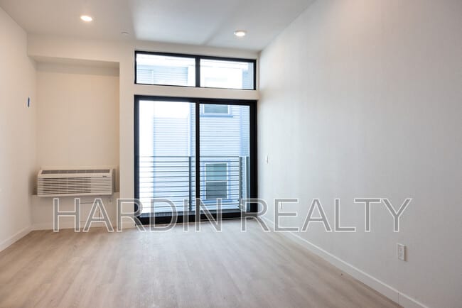 Building Photo - 500 16th St