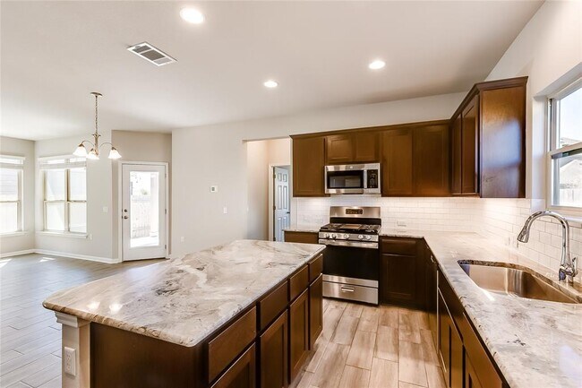 Building Photo - 821 Falkland Trace