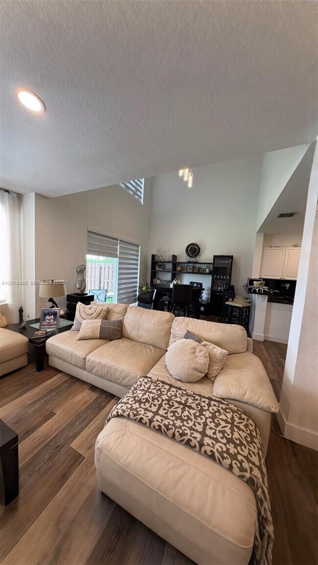 Building Photo - 6691 NW 107 Ct