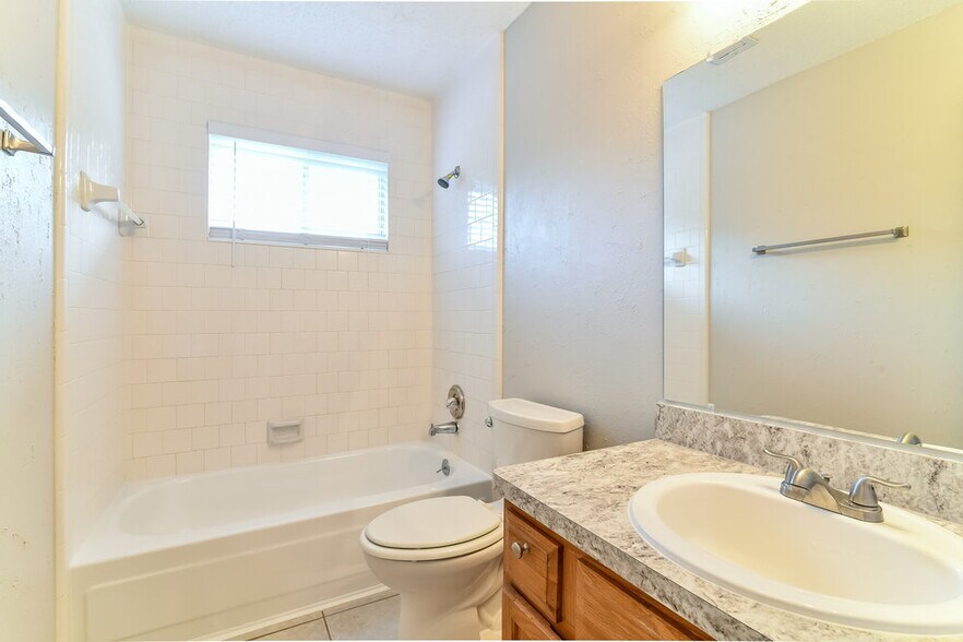 Building Photo - 17103 Spruce Run Dr