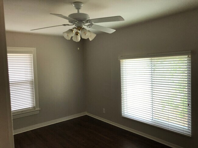 Building Photo - 6017 Sheridan Ave