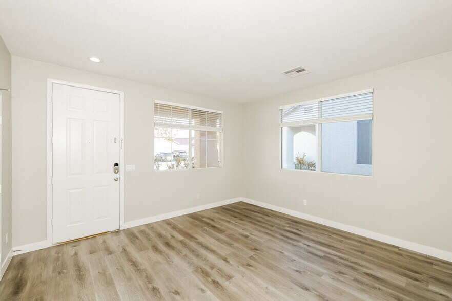 Building Photo - 1931 Giant Pine Ave