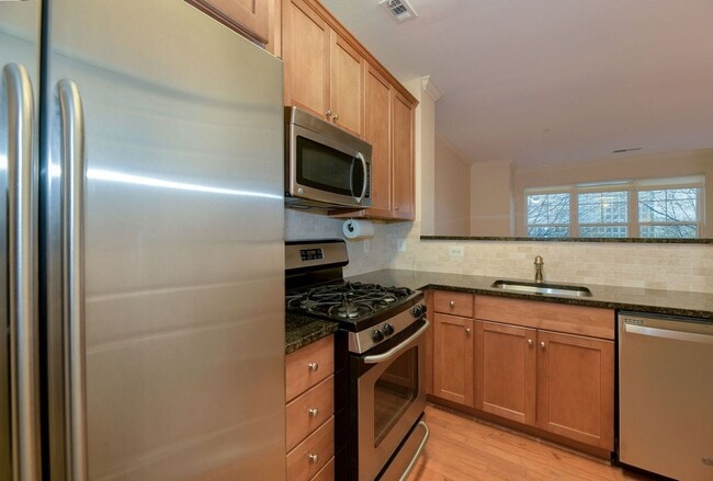 Building Photo - 1 Bed 1 Bath - North Bethesda Condo - 1 Reserved Parking Space