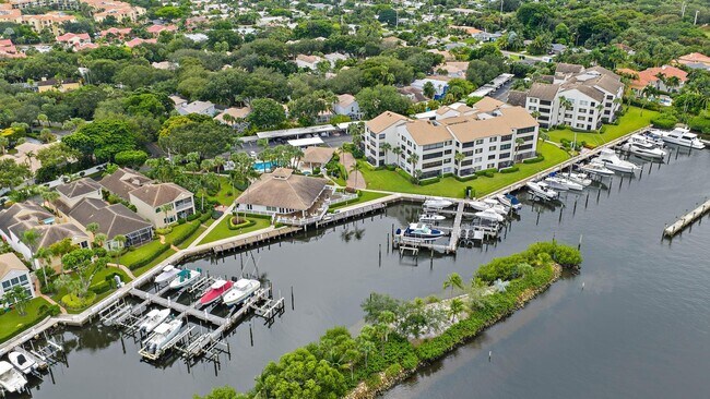 Building Photo - 811 Oak Harbour Dr