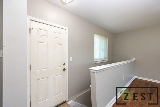 Building Photo - OPEN HOUSE- 1/9! 4PM-4:30PM! 3 BED 1 BATH HOME