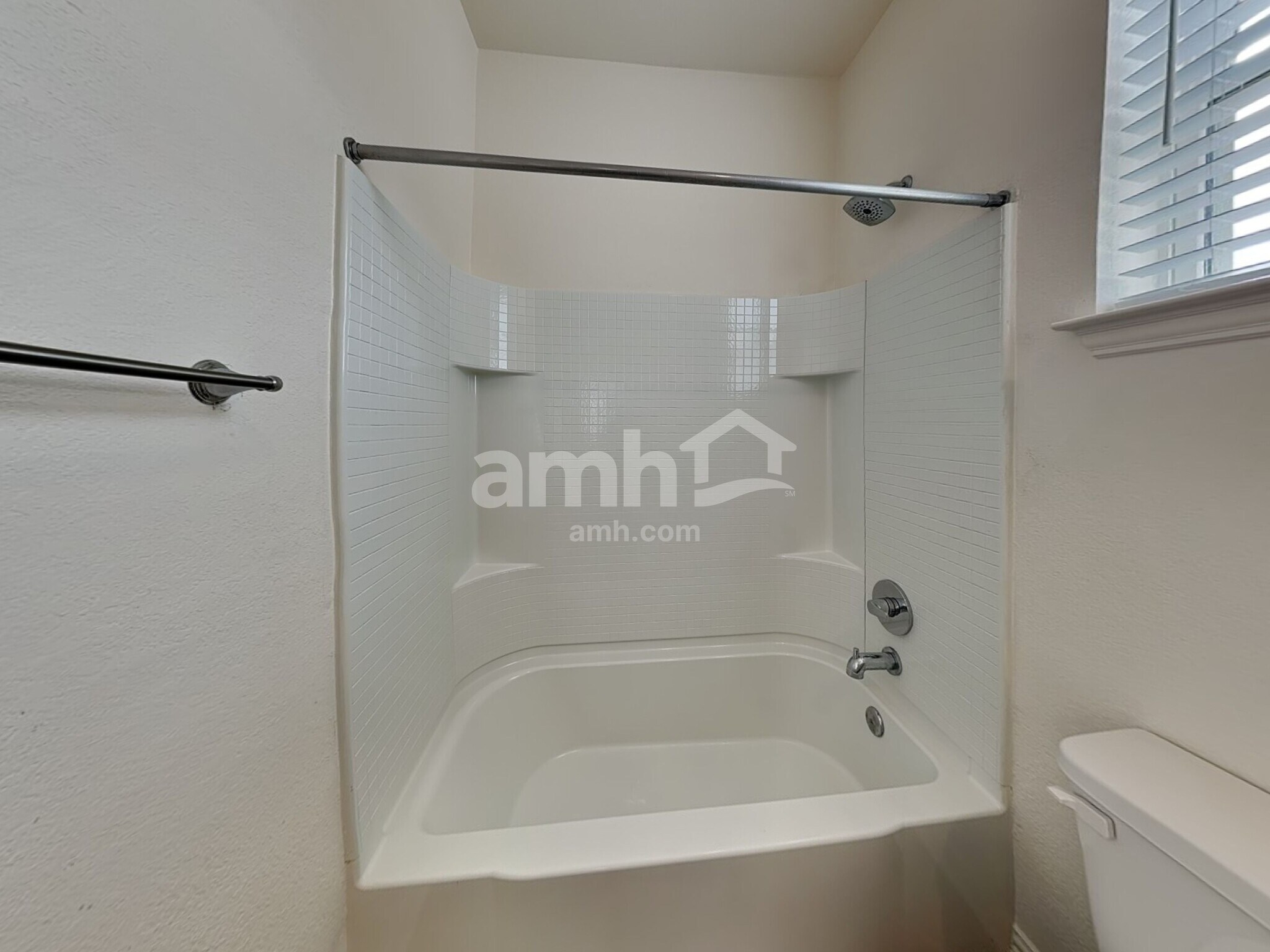 Building Photo - 2741 Meadowood Heights