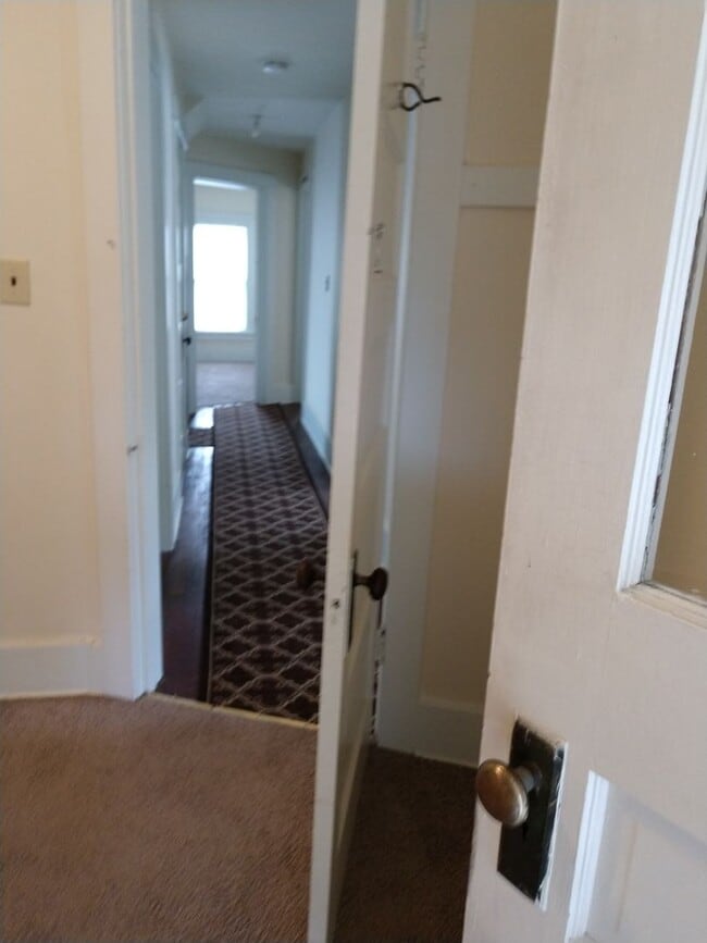 Building Photo - Spacious 4-Bed, 1.5-Bath Home in Vilas Nei...