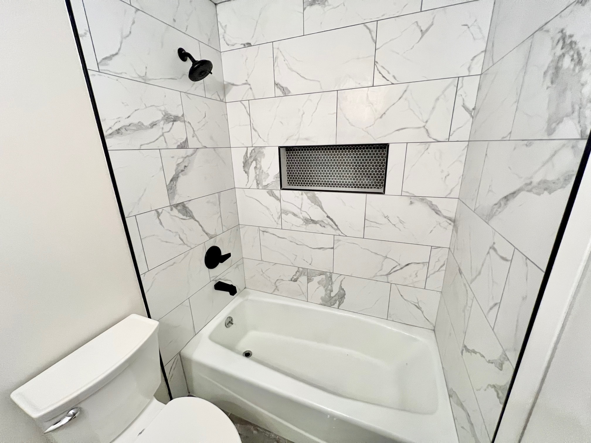 Hall Bath 2 - 2474 Barnes Crossing Rd