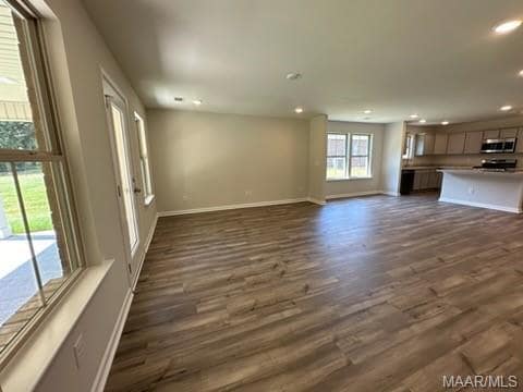 Building Photo - 220 Laila Wy