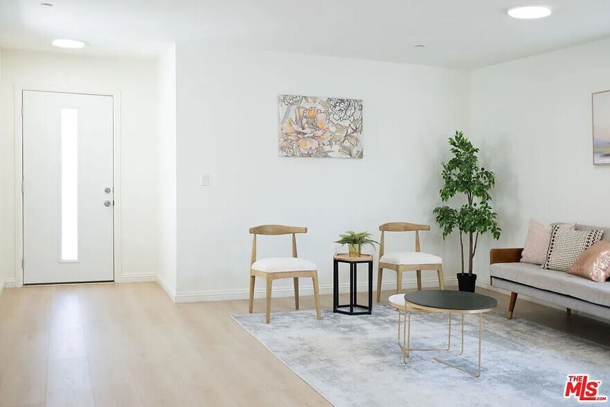 Building Photo - 1673 E 111th St