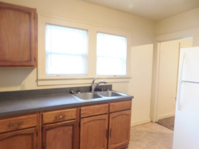 Building Photo - Great 2 bedroom/1 bath home in El Dorado!