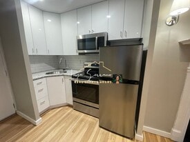 Building Photo - 82 Phillips St