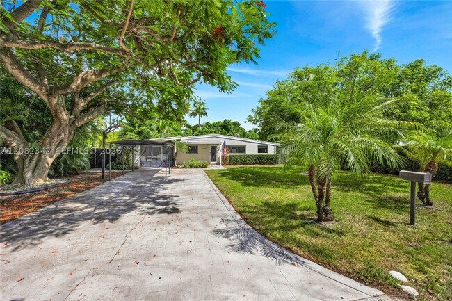 Building Photo - 6843 SW 53rd St