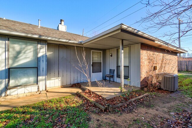 Building Photo - Comfort, Charm & Convenience in This Edmond Duplex