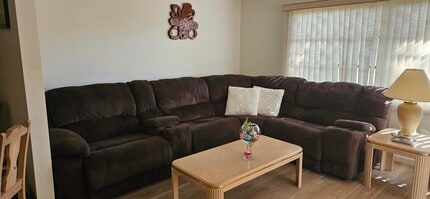 Building Photo - 6215 Green View Cir