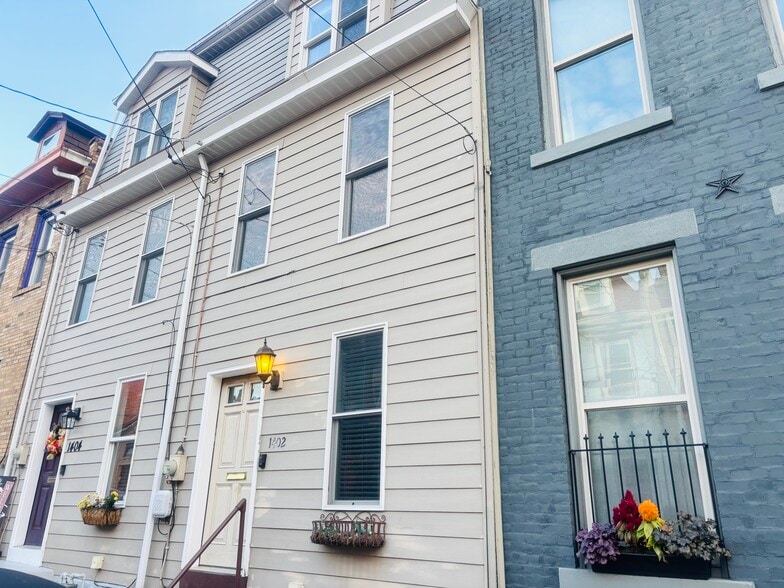 Building Photo - 1402 Sherman Ave