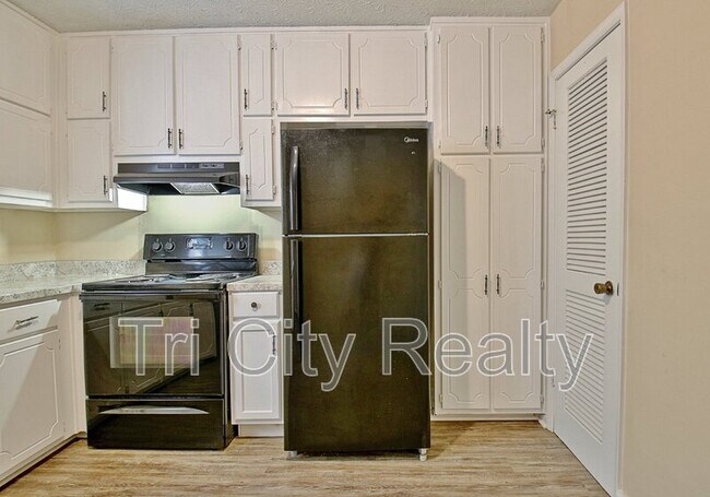 Building Photo - 220 Meadowbrook Ct