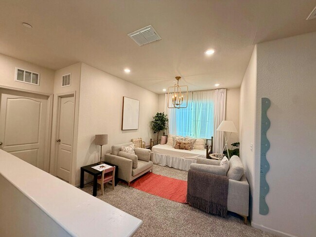 Building Photo - 3018 Kenwood Cir