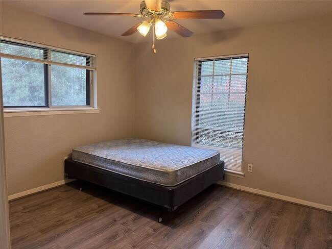 Building Photo - 1478 Apache Dr