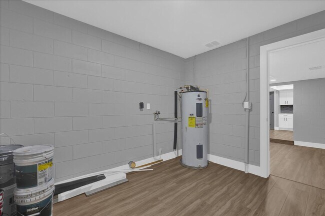 Building Photo - FOR RENT!! SIMPLY STUNNING 4 BED 2 BATH PO...