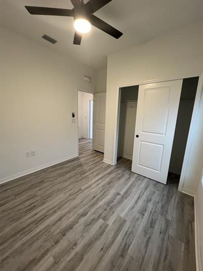 Building Photo - 4214 Santa Barbara Blvd